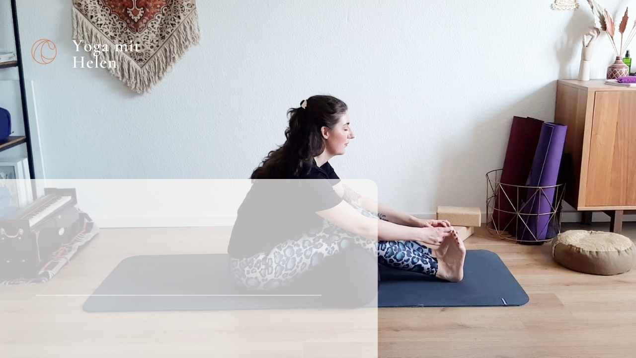yoga sitzende Vorbeuge mit Bolster